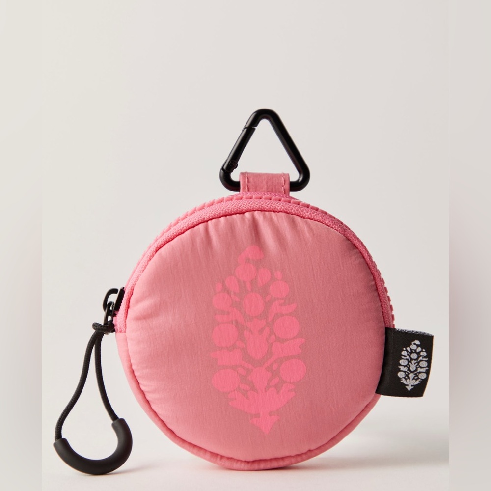 NWT Fp Movement Essentials Only Pouch in color Hibiscus